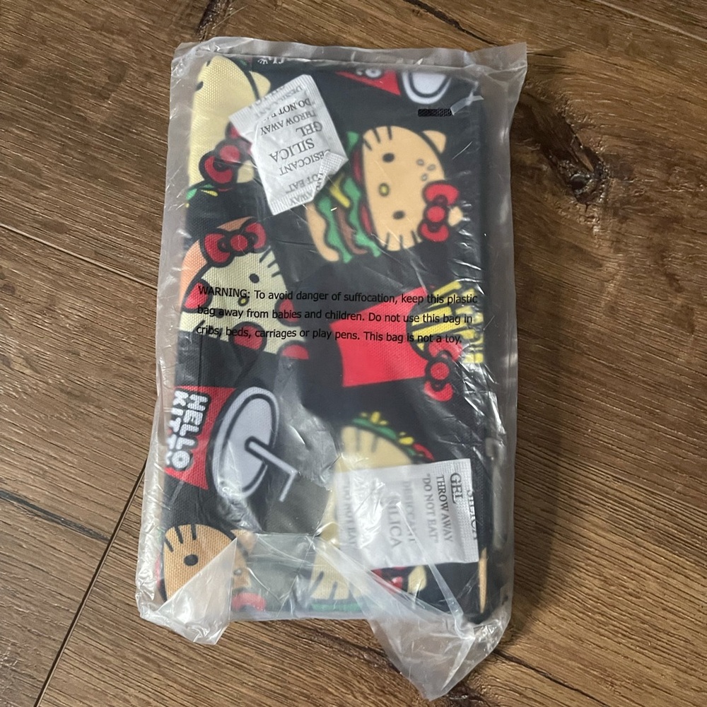 HELLO KITTY (Loungefly)-NWT Zipped Hamburger & Fries Pouch - Picture 4 of 11
